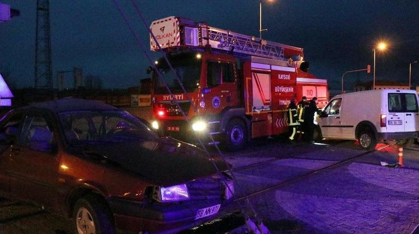 Kayseri&rsquo;de 2 Otomobil &Ccedil;arpıştı: 1 &Ouml;l&uuml;, 3 Yaralı