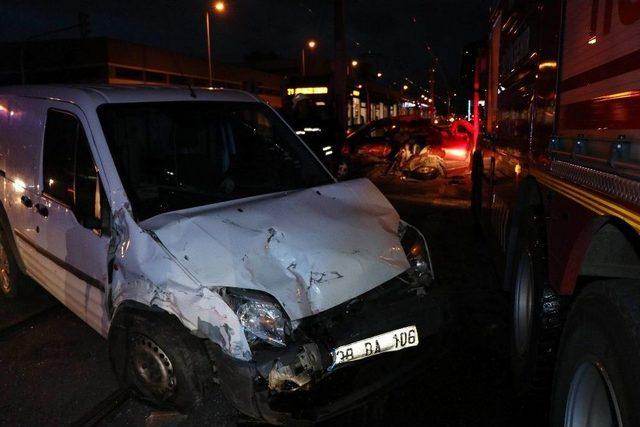 Kayseri&rsquo;de 2 Otomobil &Ccedil;arpıştı: 1 &Ouml;l&uuml;, 3 Yaralı 1