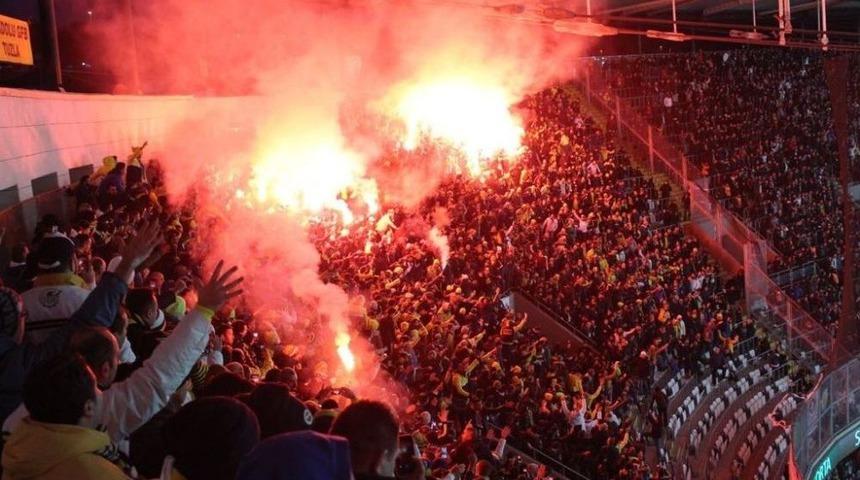 (&ouml;zel) Davula Gizlenen Meşaleler Derbiye B&ouml;yle Sokuldu