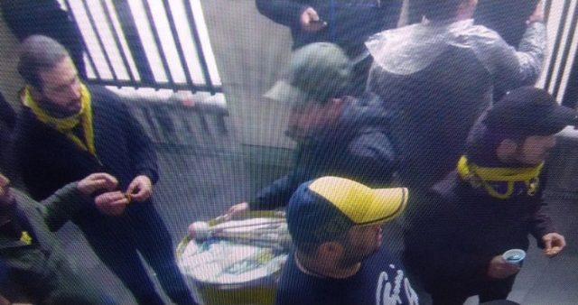 (&ouml;zel) Davula Gizlenen Meşaleler Derbiye B&ouml;yle Sokuldu 1