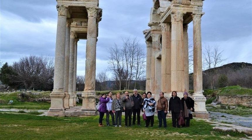 İzmir Anadolu Engelliler Derneği Karacasu&rsquo;yu Gezdi