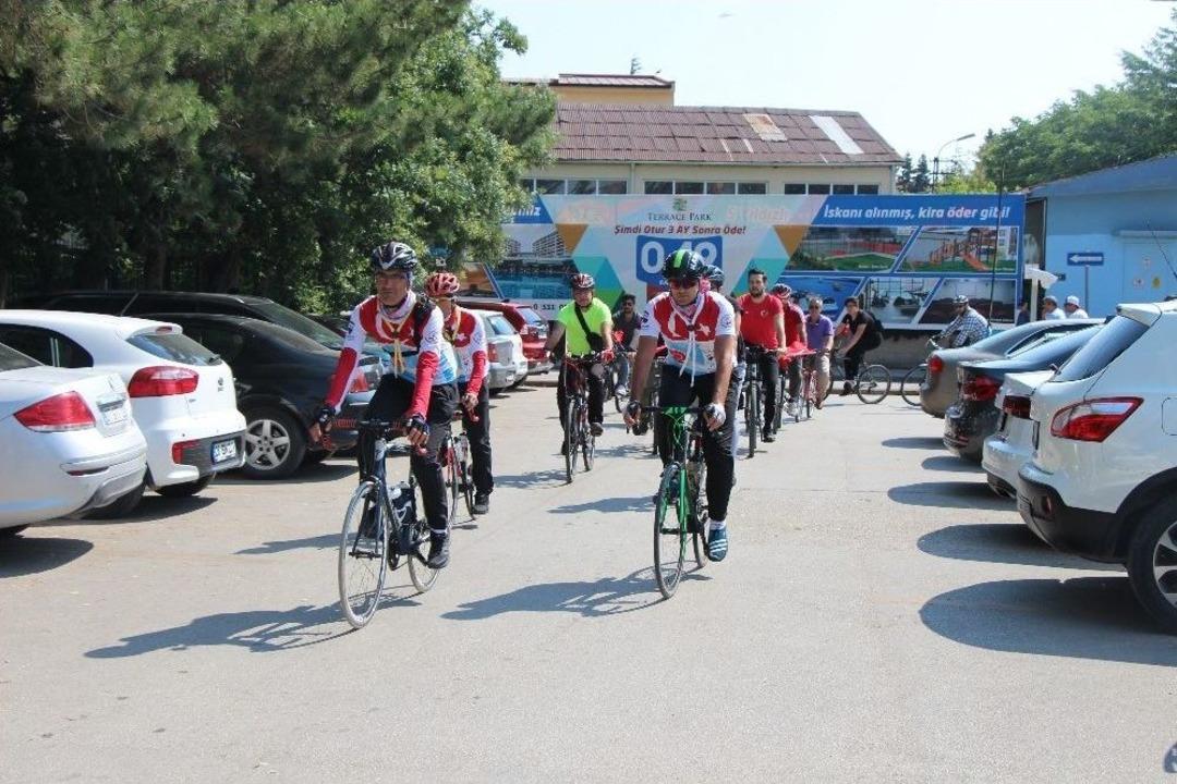 15 Temmuz Şehitleri İ&ccedil;in Yola &Ccedil;ıkan &Ouml;ğretmenler Eskişehir&rsquo;de