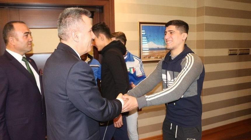 İranlı G&uuml;reş&ccedil;iler Ağrı&rsquo;da