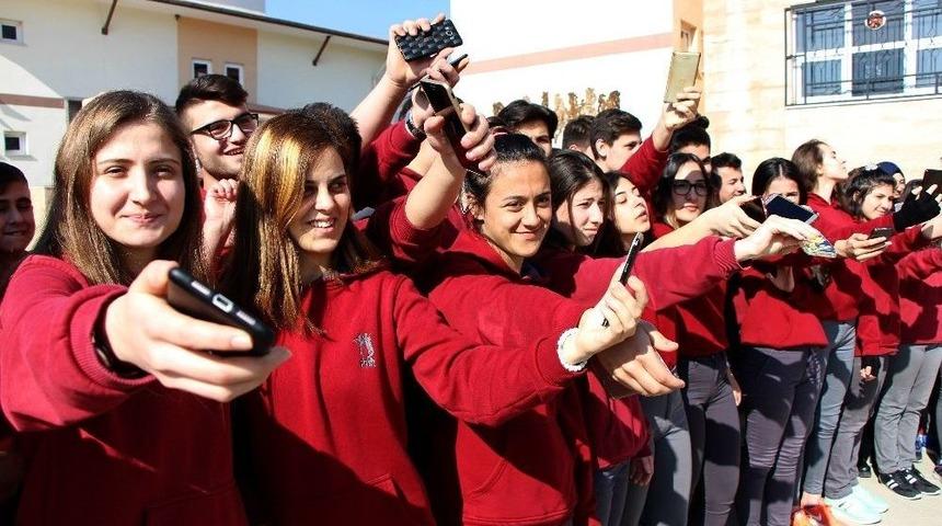 G&uuml;r&uuml;lt&uuml; Kirliliğine G&uuml;r&uuml;lt&uuml;yle Dikkat &Ccedil;ektiler