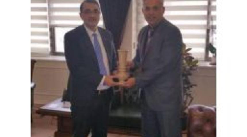 Başkan Yaman, Hemşehrisi Bakan D&ouml;nmez&rsquo;e Yeni G&ouml;revinde Başarılar Diledi