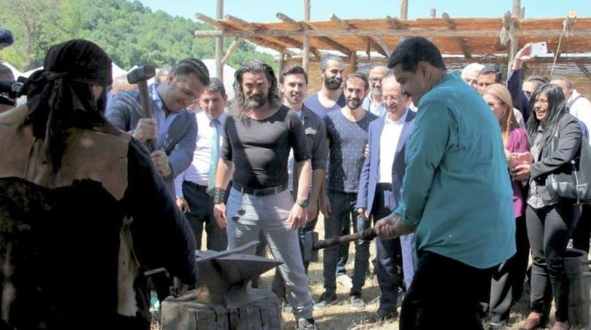 Venezuela Devlet Başkanı Diriliş Ertuğrul Dizisinin Setini Ziyaret Etti