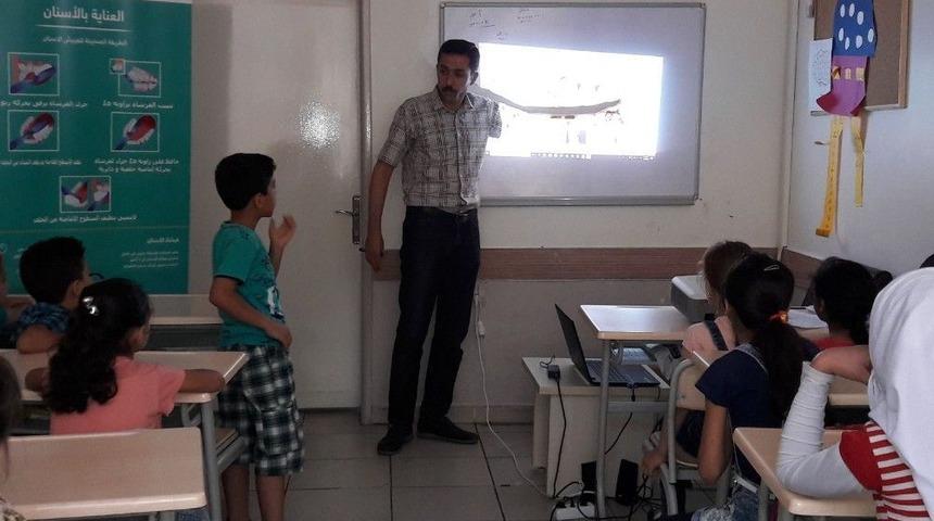 Suriyeli &Ccedil;ocukları G&uuml;l&uuml;mseten Proje