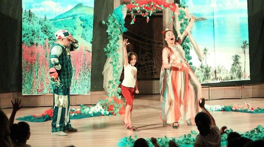 Çocuklardan Tiyatro Keyfi