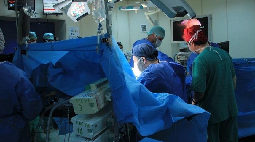 Doğu Anadolu&rsquo;da İlk: Endoskopik Damar &Ccedil;ıkarma Y&ouml;ntemi Yapıldı