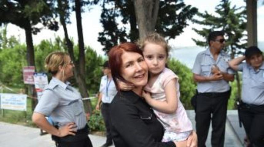 Kaybolan Küçük Kızı Başkan Benli Ailesine Teslim Etti