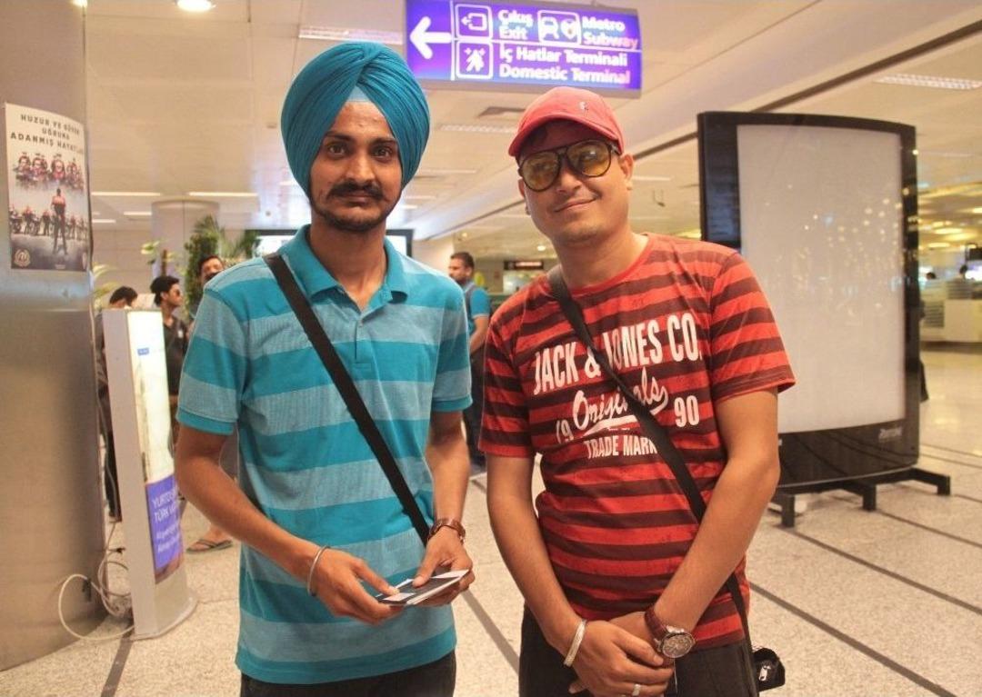 Hintli İş Adamının Tatile G&ouml;nderdiği 3 Bin 500 &Ccedil;alışan, İstanbul&rsquo;a Gelmeye Başladı