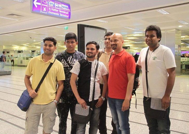 Hintli İş Adamının Tatile Gönderdiği 3 Bin 500 Çalışan, İstanbul’a Gelmeye Başladı G5