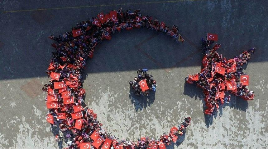 Bin 500 &Ouml;ğrenciden Mehmet&ccedil;iğe &lsquo;ay Yıldız&rsquo;lı Destek