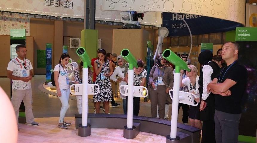 İngilizce &Ouml;ğretmenleri Bilim Merkezi&rsquo;ne Hayran Kaldı