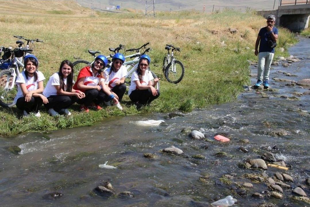 Kadın Bisiklet&ccedil;iler İ&ccedil;in Pedal &Ccedil;eviriyorlar