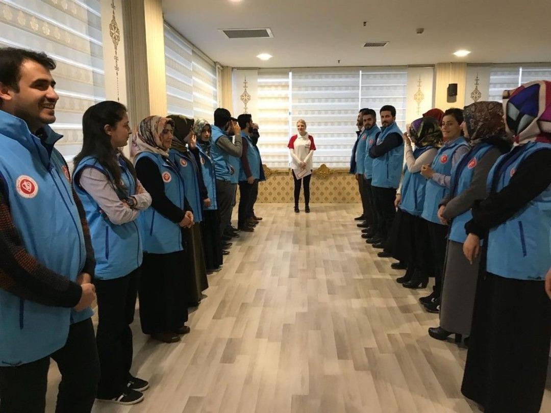 T&uuml;rkiye Diyanet Vakfının G&ouml;n&uuml;ll&uuml; İnsani Yardım Ekipleri Sahada