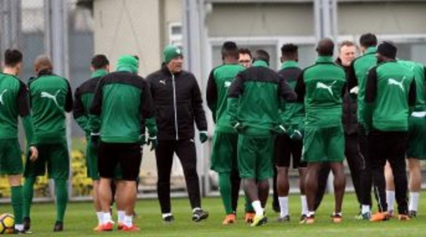 Le Guen, Kader Ma&ccedil;ı &Ouml;ncesi &Ouml;zl&uuml;ce&rsquo;de Kapıları Kapattı