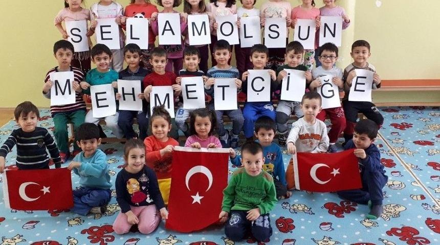 Anaokulu &Ouml;ğrencilerinin Mehmet&ccedil;ik Sevgisi