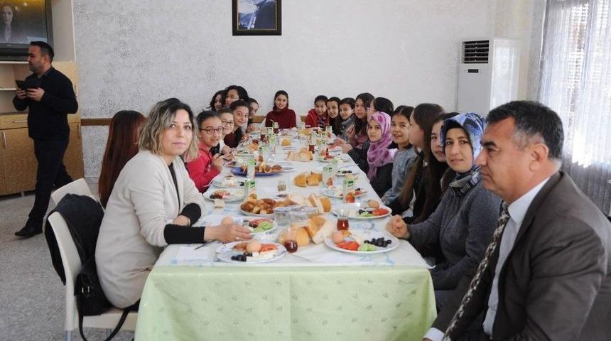 En Temiz Sınıfın &Ouml;ğrencilerine Emniyetten Kahvaltı &Ouml;d&uuml;l&uuml;