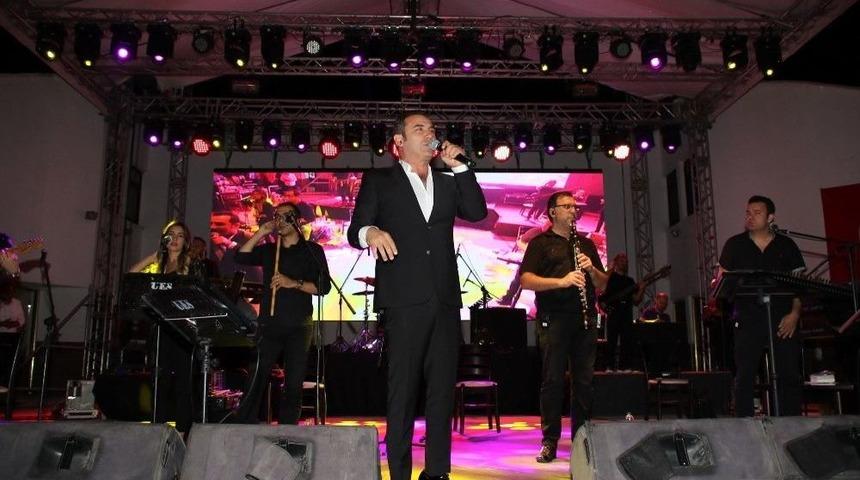 Ferhat G&ouml;&ccedil;er Akşehir&rsquo;de Hayranlarını Coşturdu