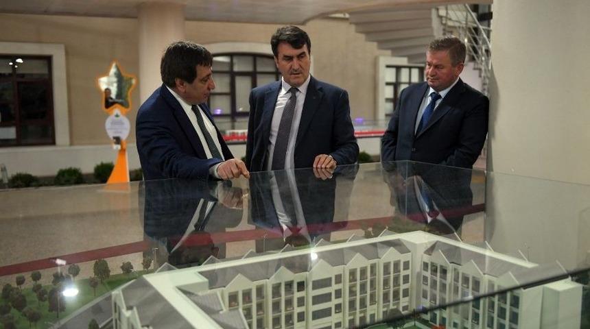 Vali K&uuml;&ccedil;&uuml;k&rsquo;ten Başkan D&uuml;ndar&rsquo;a Ziyaret