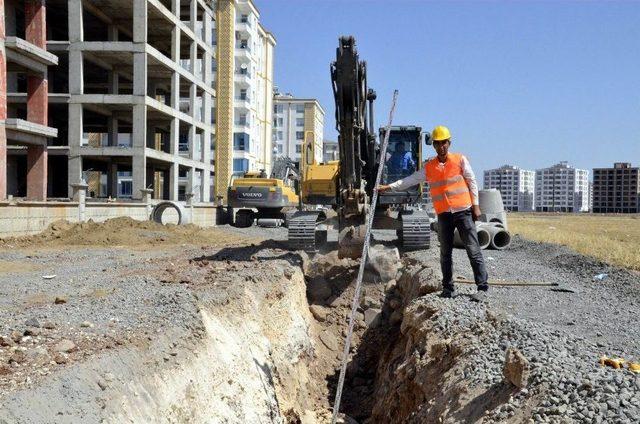 Diski Kent Merkezinde Yağmursuyu Şebekeleri Döşüyor