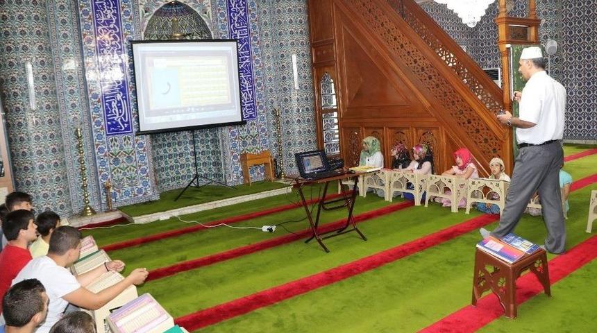 Projeksiyon Cihazı &Ccedil;ocuklara Camiyi Sevdirdi