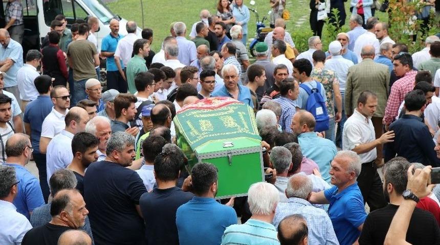 Midesine Kelep&ccedil;e Taktıran Gen&ccedil; Avukat Hayatını Kaybetti
