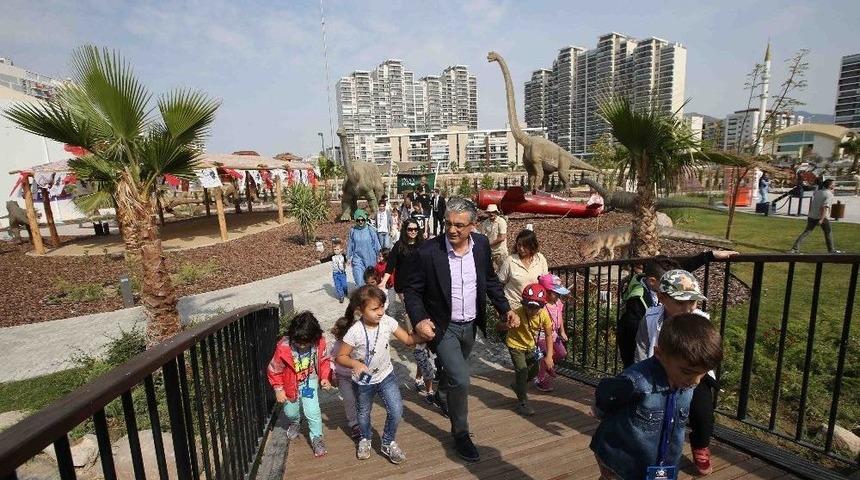 &Ccedil;ocuk G&ouml;z&uuml;yle Evrensel Değerler