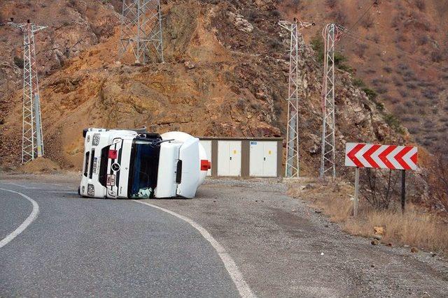 Lpg Y&uuml;kl&uuml; Tanker Devrildi Yol Trafiğe Kapatıldı 1
