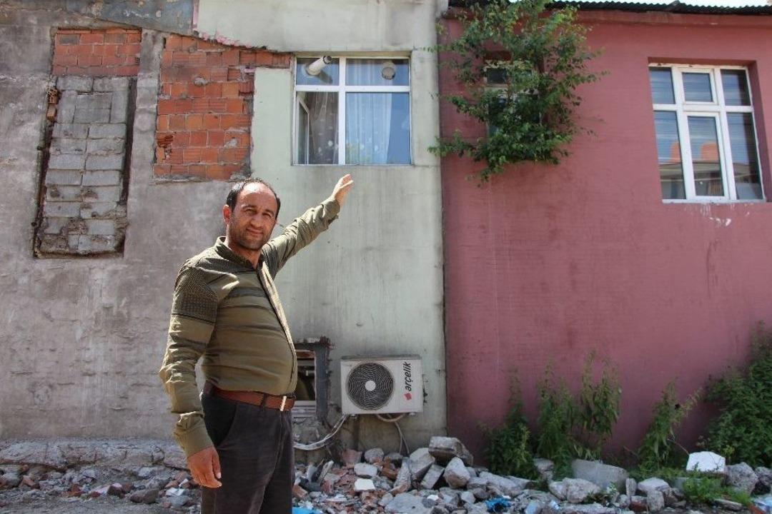 Ardahan&rsquo;da Duvarda Yeşeren S&ouml;ğ&uuml;t Şaşırttı