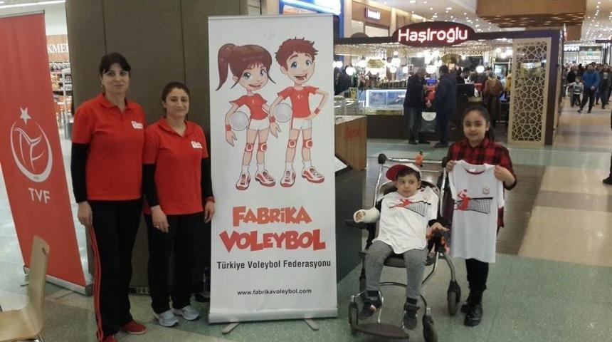 Fabrika Voleybol Okulu Tanıtıldı