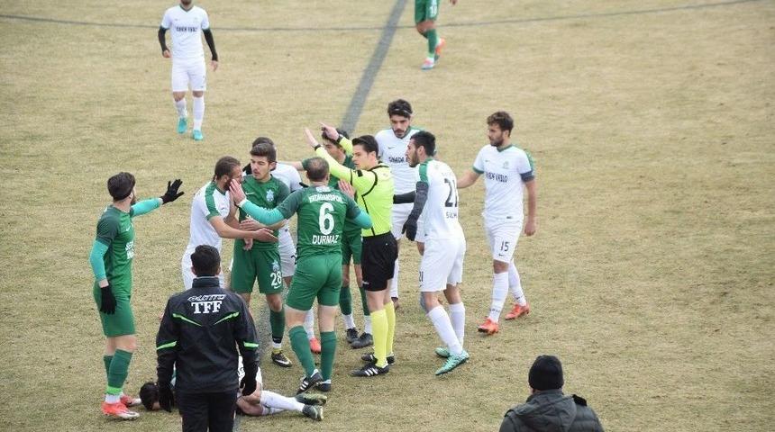 Şuhut Belediye Hisarspor-yatağanspor Futbol M&uuml;sabakasında Gerginlik Yaşandı