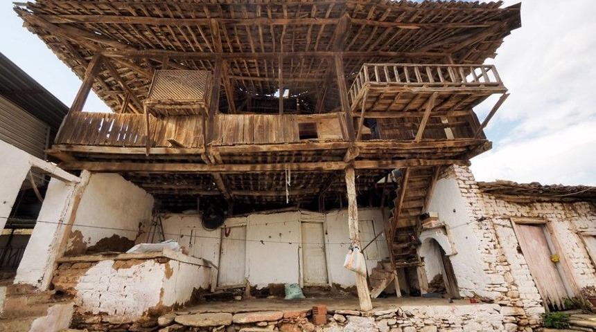 Kiraz&rsquo;daki Tarihi Evler Koruma Altına Alınmalı