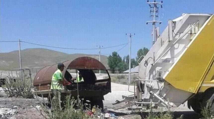 &Ouml;zalp Belediyesi, G&uuml;nl&uuml;k 12 Ton &Ccedil;&ouml;p Topluyor