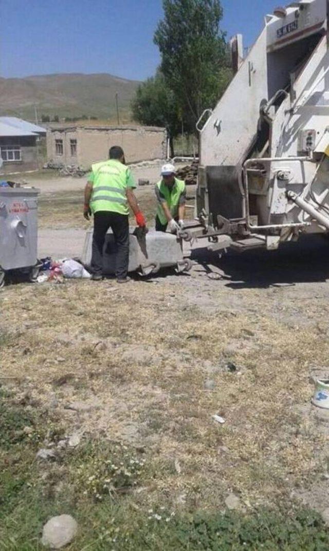 Özalp Belediyesi, Günlük 12 Ton Çöp Topluyor