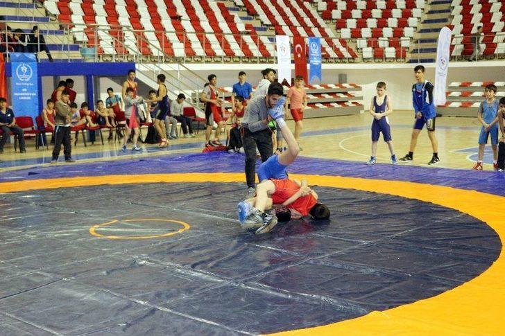 İran Ve Ağrılı Sporculardan Metmetçik’e Anlamlı Destek G4