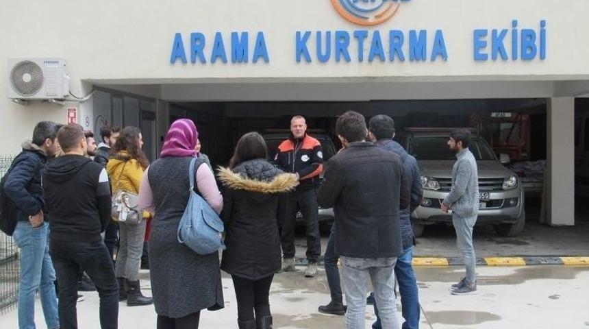 Üniversite Öğrencileri Afad’a Ziyaret Etti