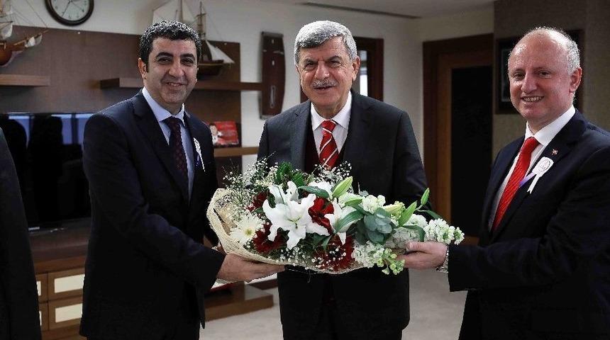 Başkan Karaosmanoğlu, Vergi Haftası Sebebiyle Gelen Ziyaret&ccedil;ileri Makamında Ağırladı