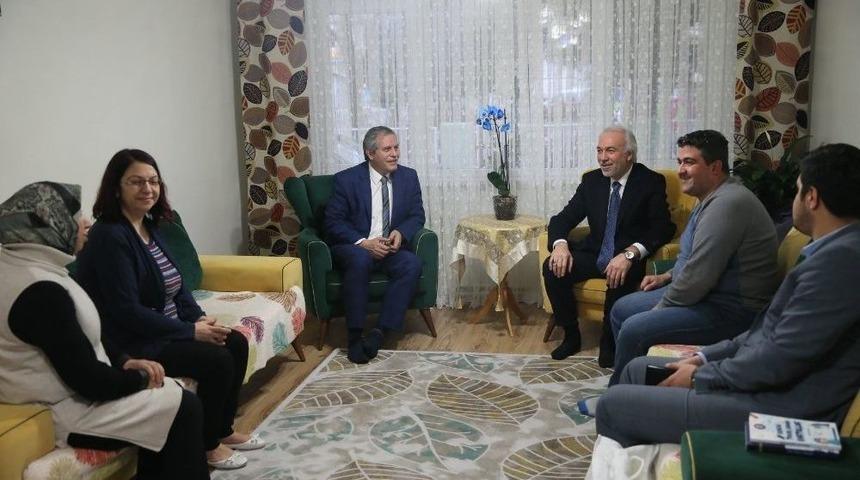 Başkan Sara&ccedil;oğlu&rsquo;ndan, Yeni Doğan Bebeklerin Ailelerine Ziyaret