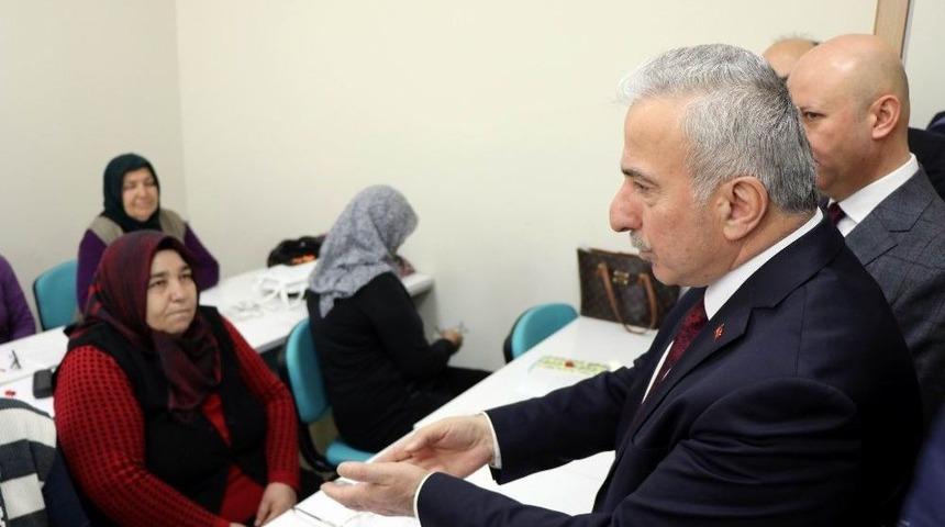 Seferberlik Kapsamında Okuma Yazma &Ouml;ğrenen 8 Kadına Belgeleri Verildi