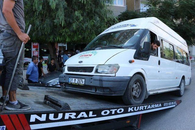 Dolmuş Park Halindeki Ara&ccedil;lara &Ccedil;arptı 2