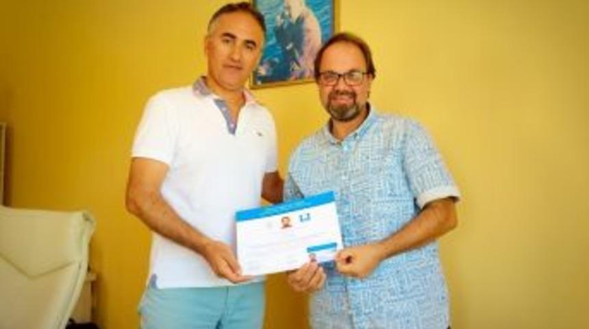 Gazeteci &Ouml;nc&uuml;&rsquo;ye Mavi Bayrak Sertifikası