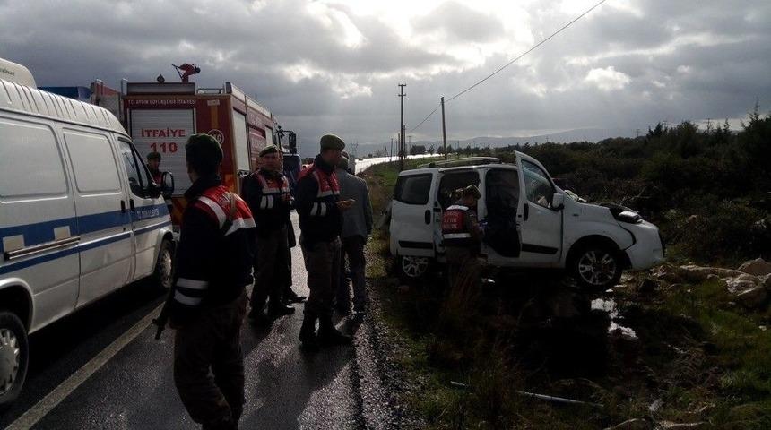 Kontrolden &Ccedil;ıkıp Beton Direğe &Ccedil;arpan S&uuml;r&uuml;c&uuml; Hayatını Kaybetti