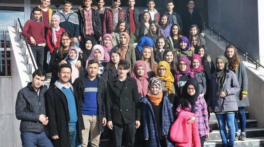 Lise &Ouml;ğrencileri Km&uuml;&rsquo;y&uuml; Gezdi