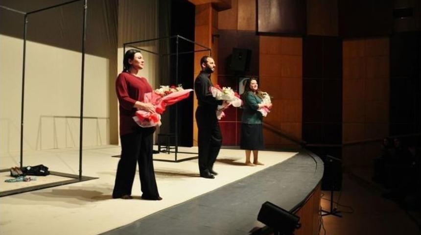 Tunceli&rsquo;de "dış Ses" Oyunu Sahnelendi