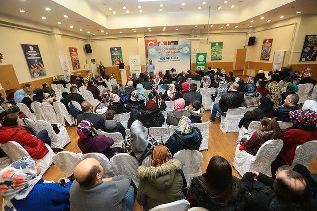 Gaziosmanpaşa’da Mutlu Çocuklar İçin Gerçek Anne Babalık Semineri