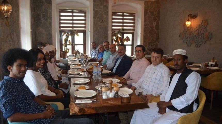 Trabzonlu Sudan B&uuml;y&uuml;kel&ccedil;isi, Sudanlı &Ouml;ğrenciler İle Buluştu