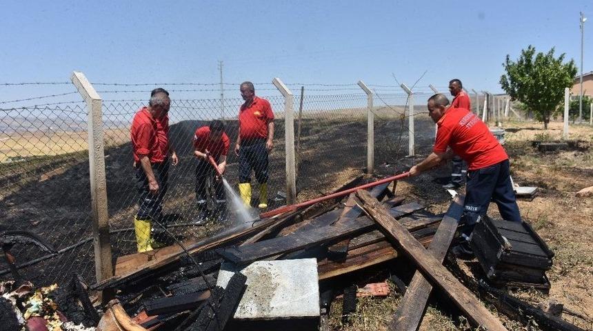 Kırıkkale&rsquo;de &Ccedil;ıkan Anız Yangını Evlere Sı&ccedil;ramadan S&ouml;nd&uuml;r&uuml;ld&uuml;