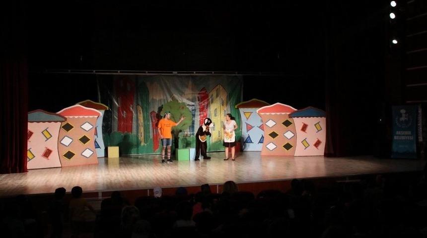 Akşehirli Çocuklar Tiyatroya Doydu